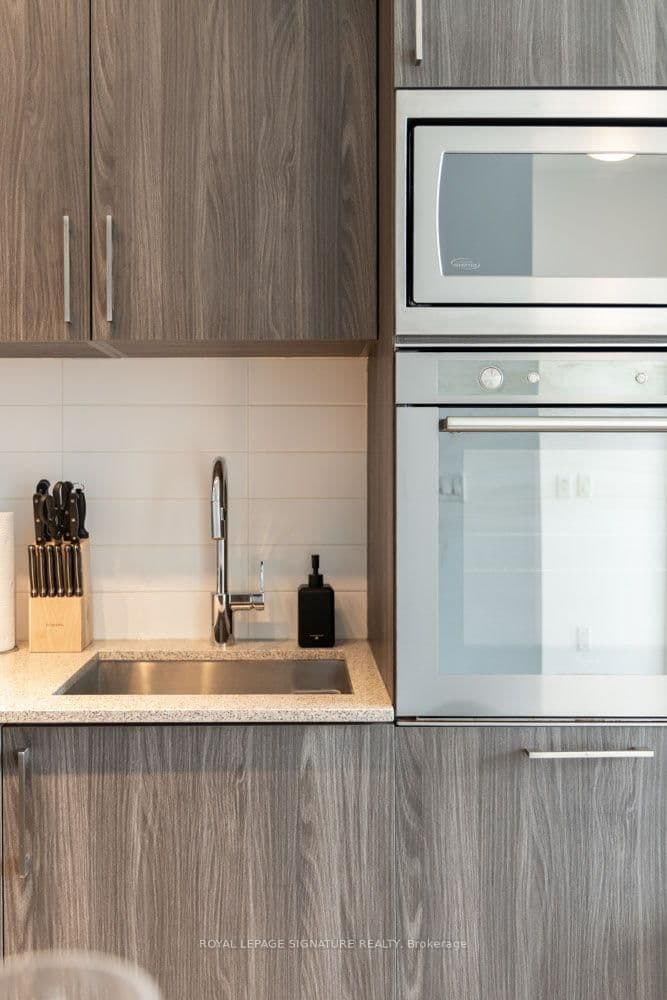 576 Front Street W, Unit 806E thumbnail 27