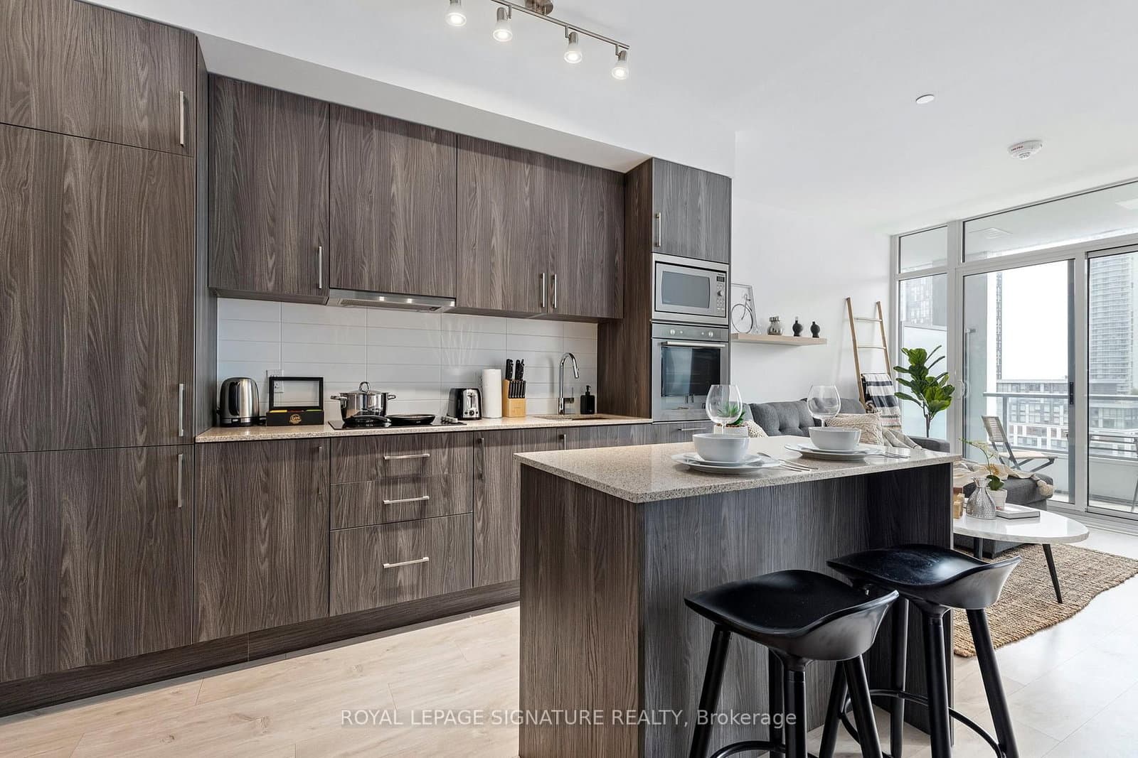576 Front Street W, Unit 806E thumbnail 3
