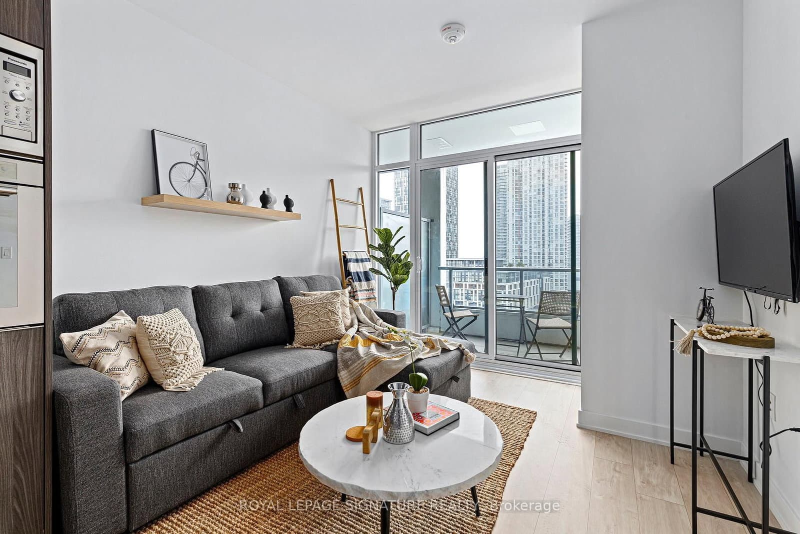 576 Front Street W, Unit 806E thumbnail 7