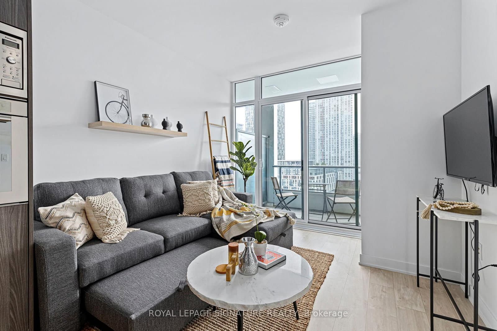 576 Front Street W, Unit 806E thumbnail 8
