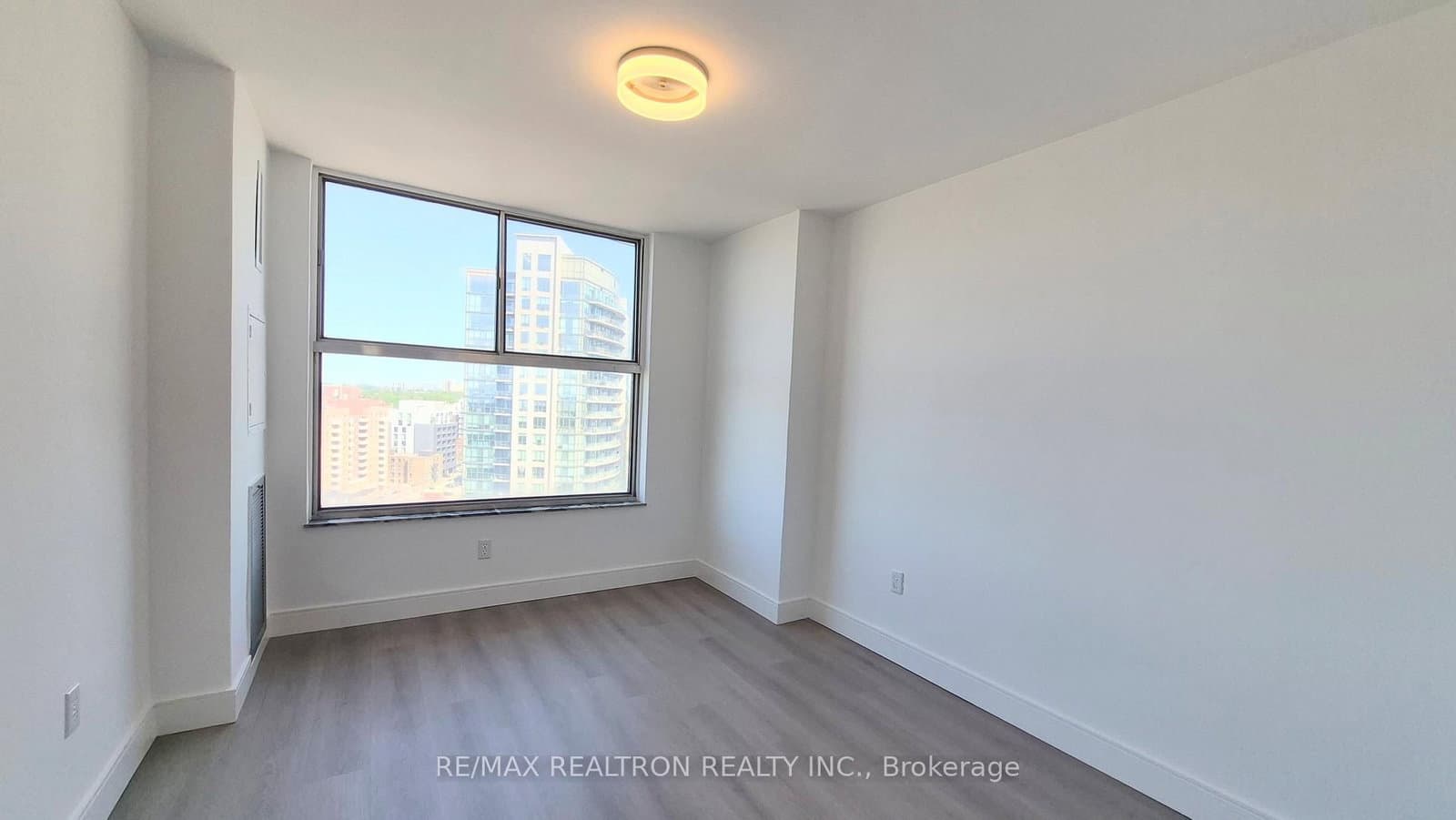 21 Vaughan Road, Unit 1606 thumbnail 2