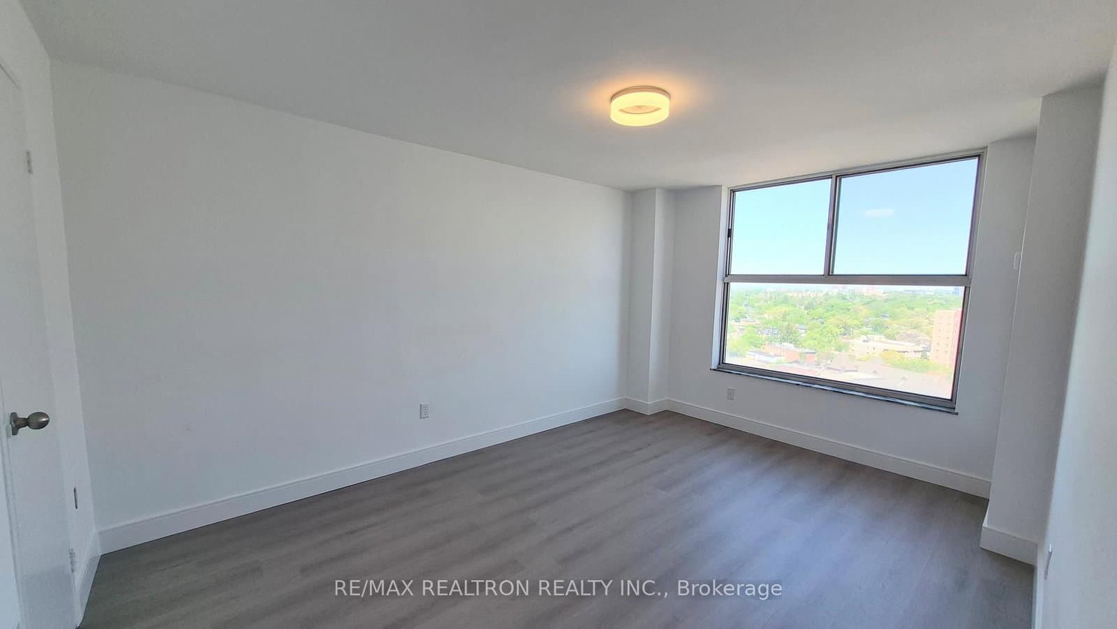 21 Vaughan Road, Unit 1606 thumbnail 3
