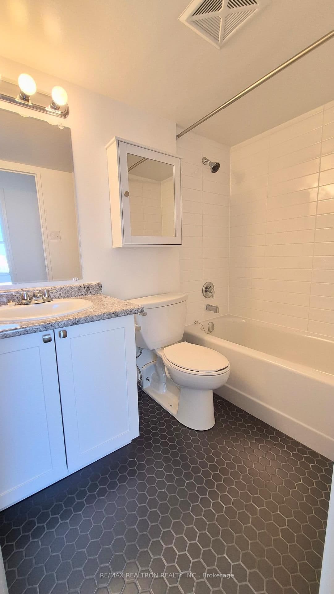 21 Vaughan Road, Unit 1606 thumbnail 5