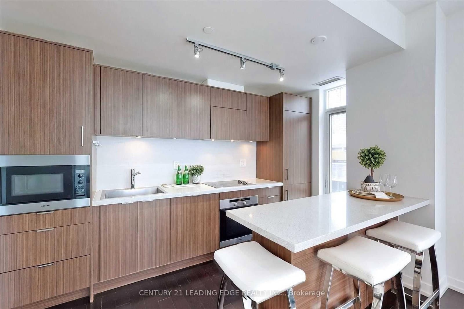 21 Widmer Street, Unit 1702 thumbnail 11