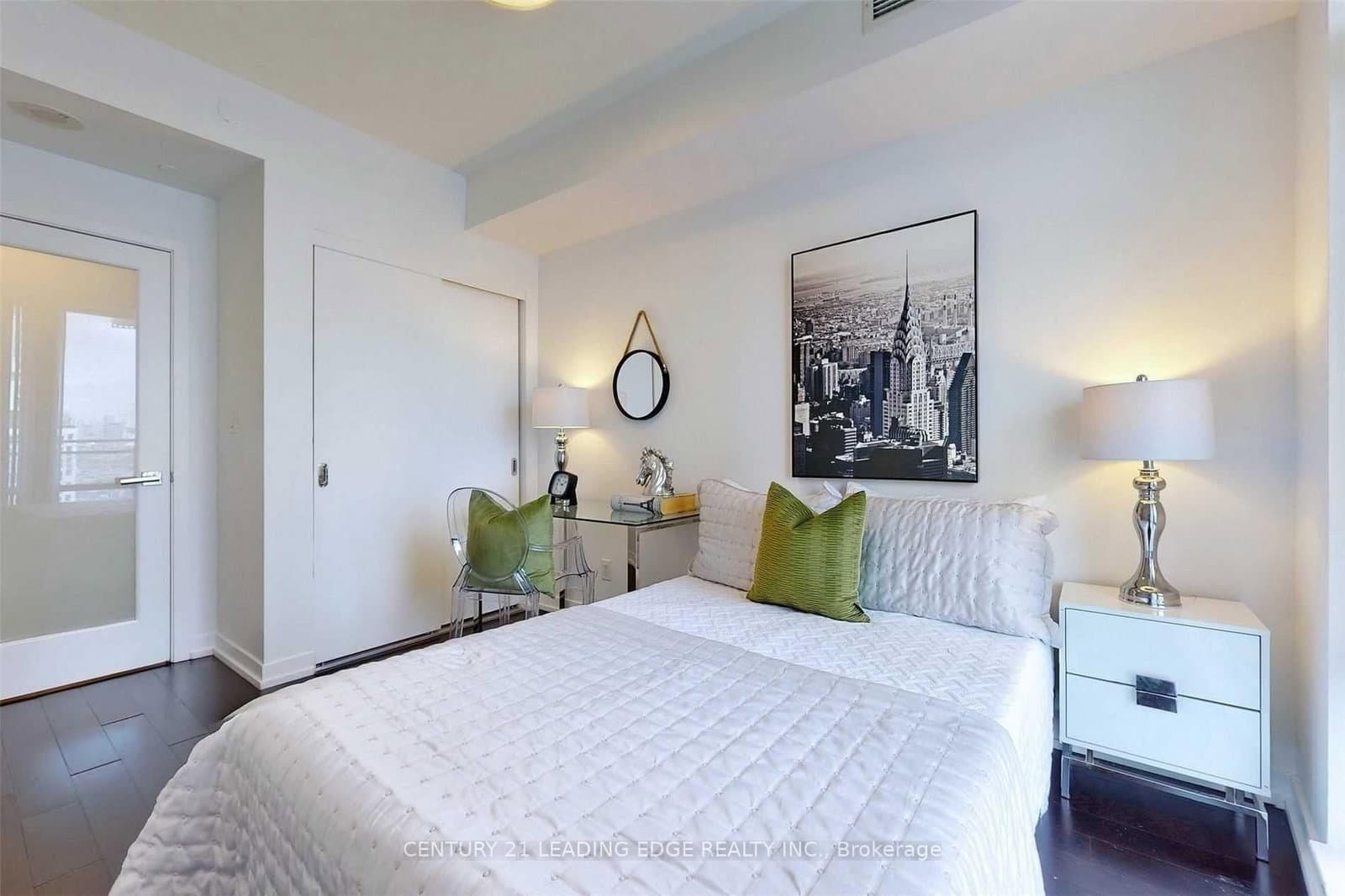 21 Widmer Street, Unit 1702 thumbnail 14