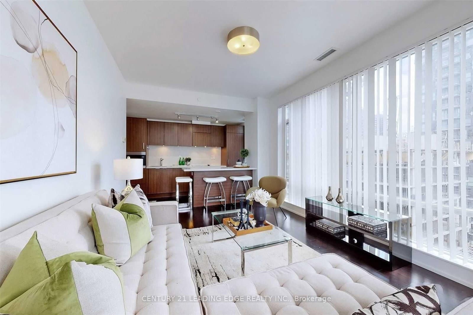21 Widmer Street, Unit 1702 thumbnail 8