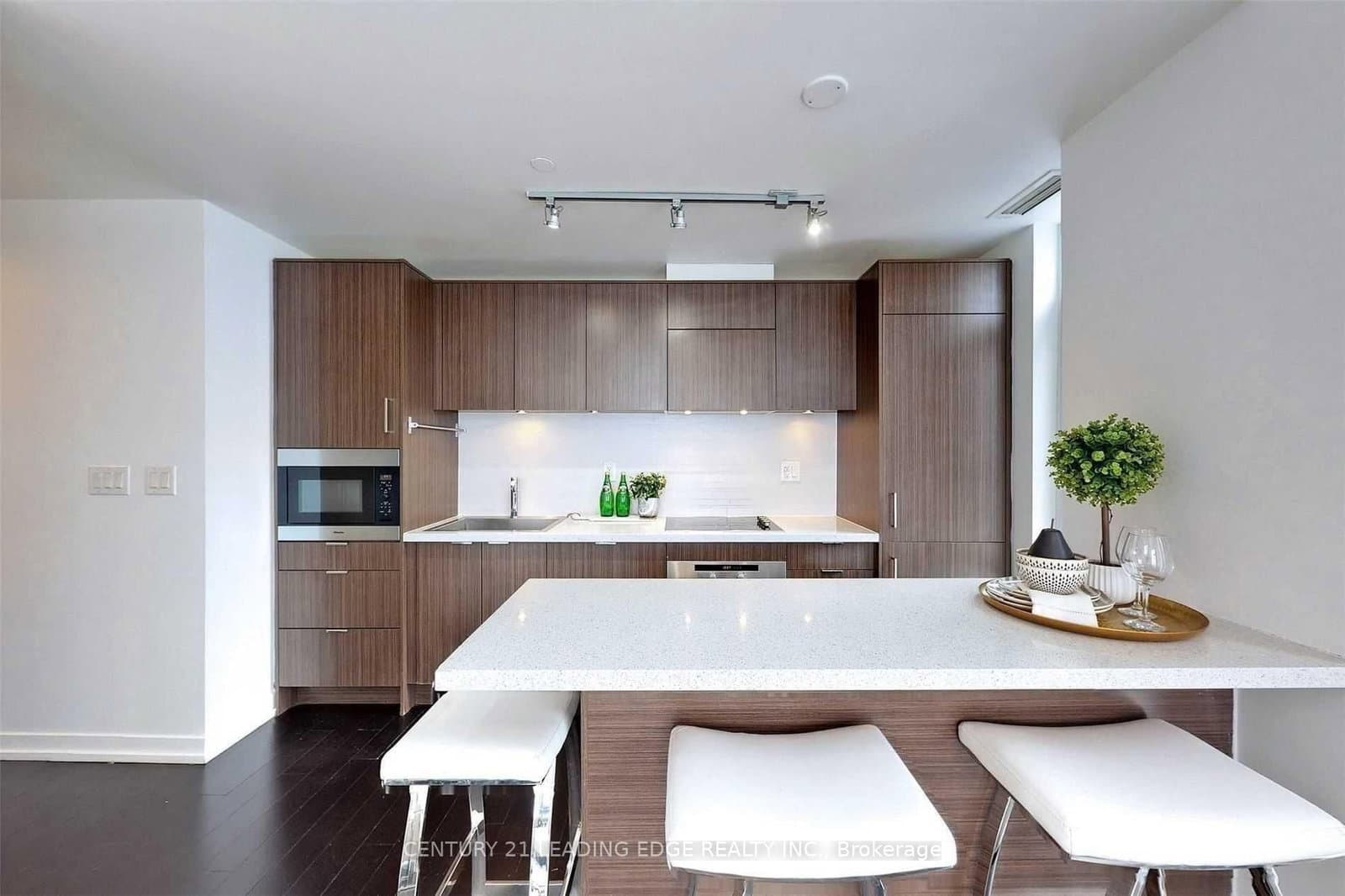 21 Widmer Street, Unit 1702 thumbnail 9