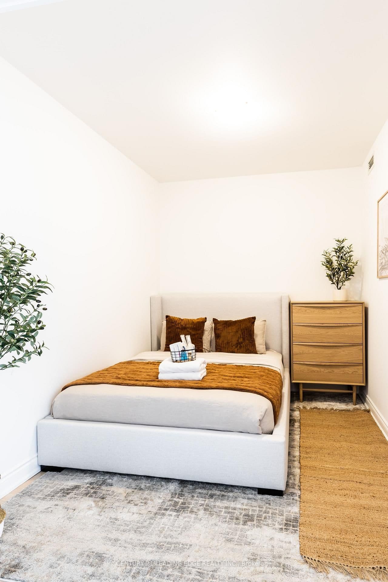 388 Yonge Street, Unit 7310 thumbnail 6