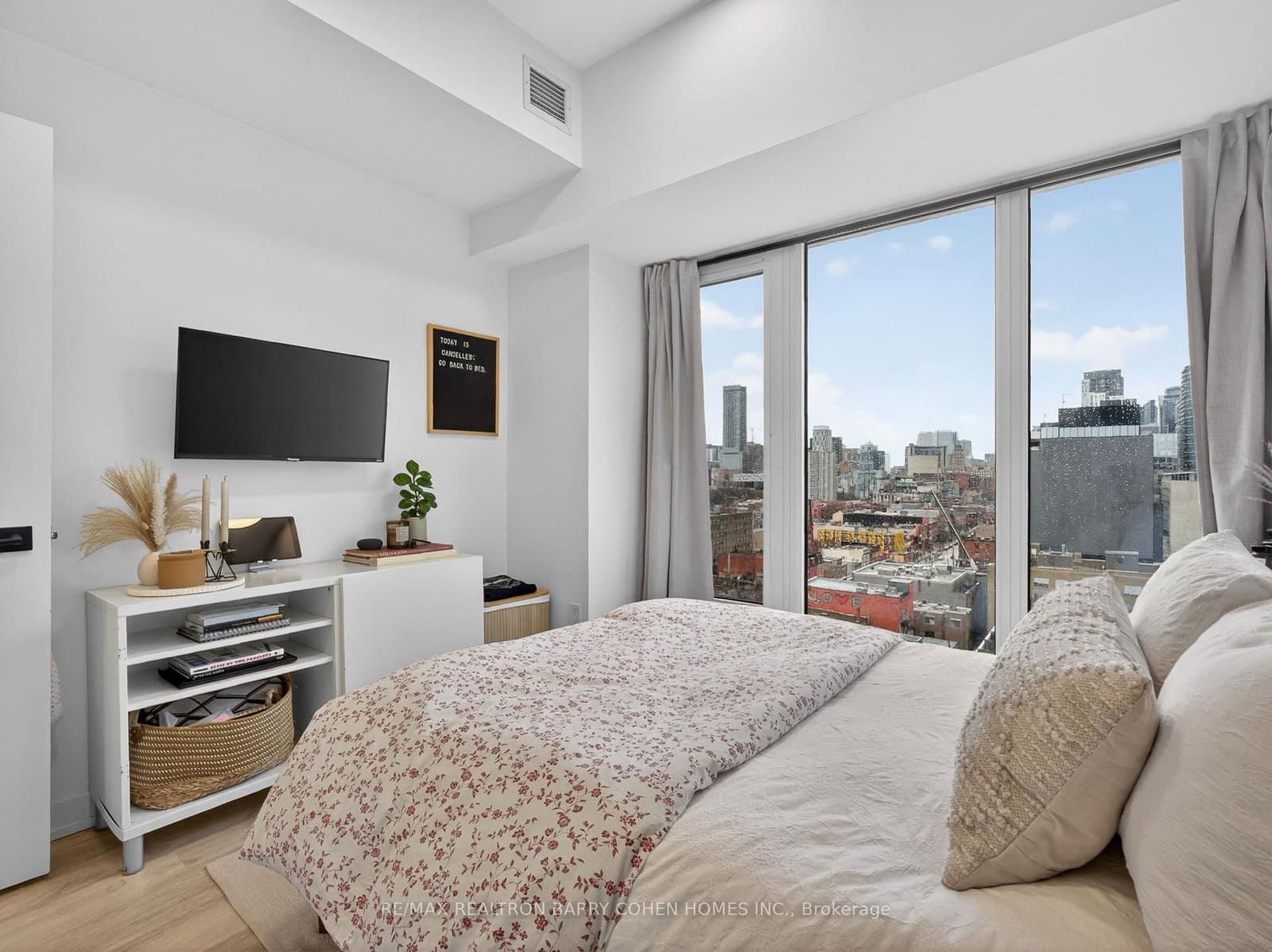 2 Augusta Avenue, Unit PH3 thumbnail 21