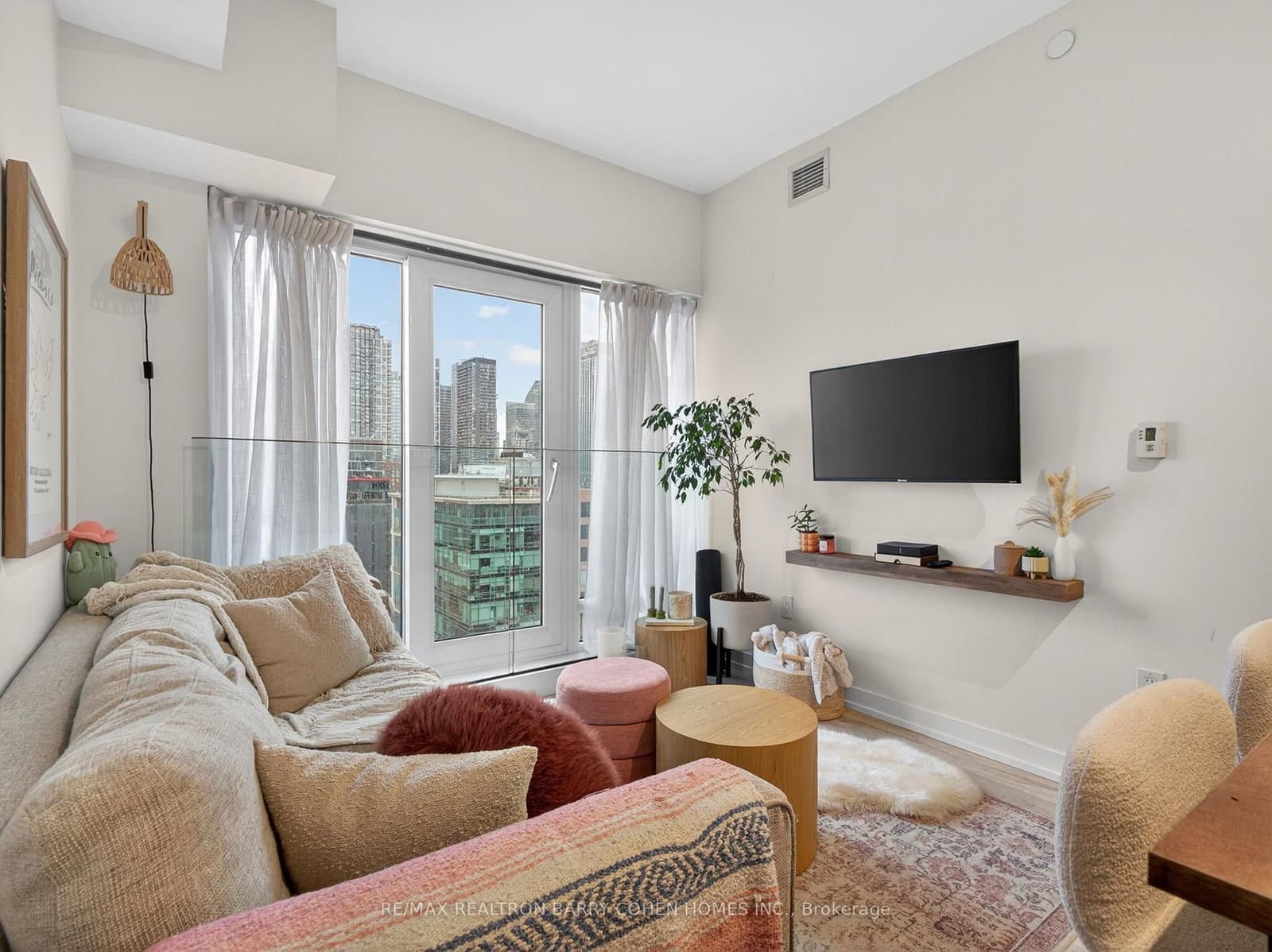 2 Augusta Avenue, Unit PH3 thumbnail 6