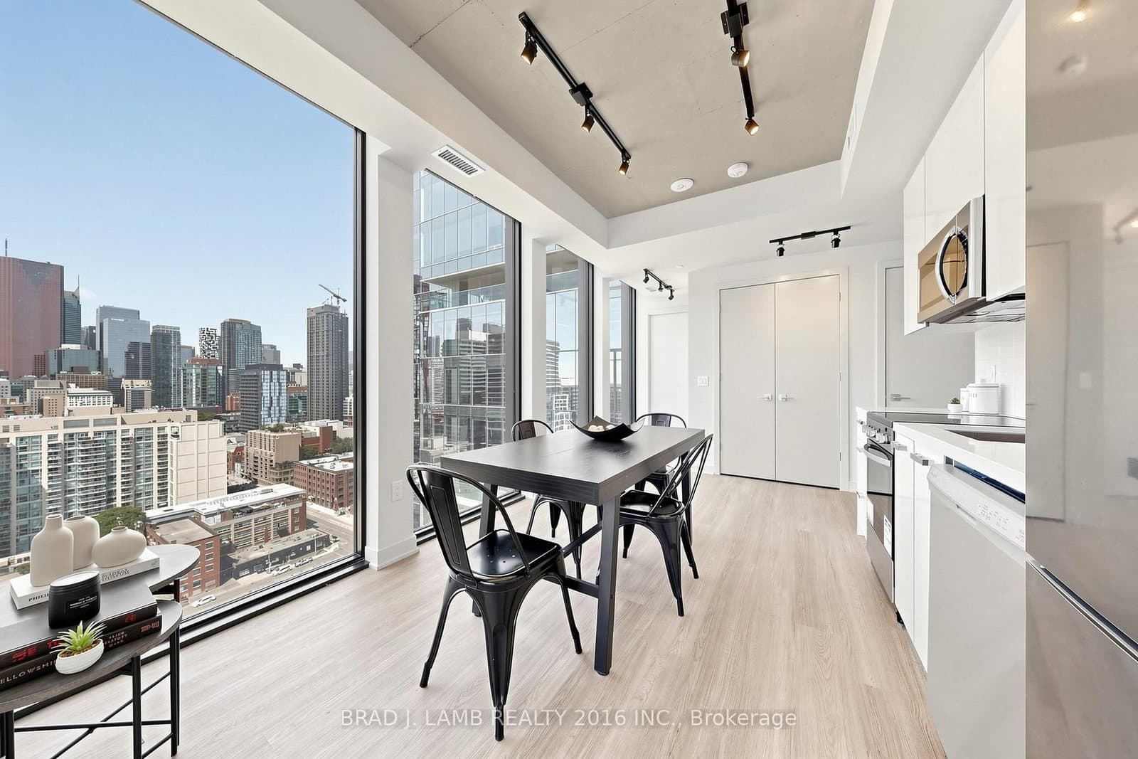284 King Street E, Unit 2004 thumbnail 10