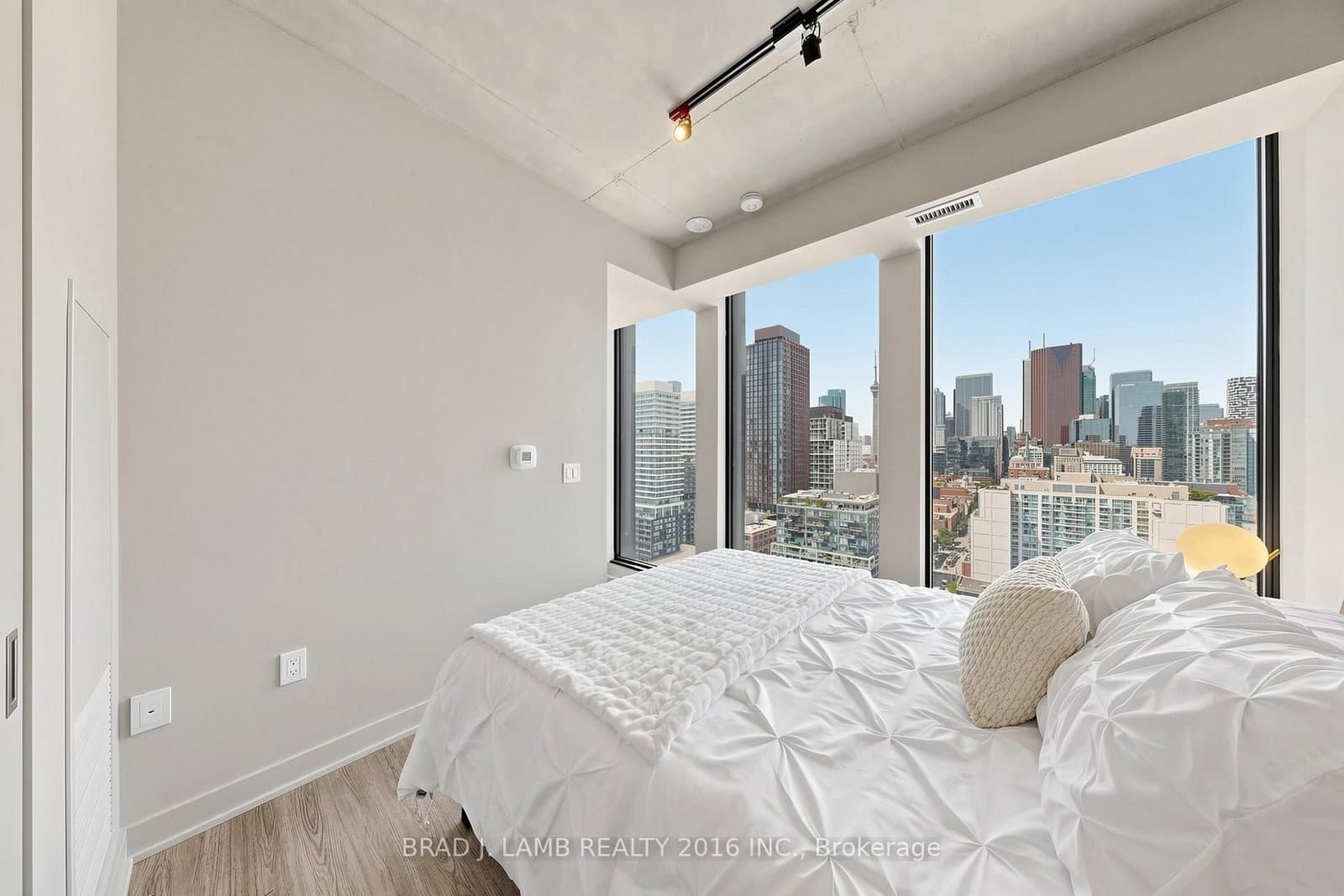 284 King Street E, Unit 2004 thumbnail 15
