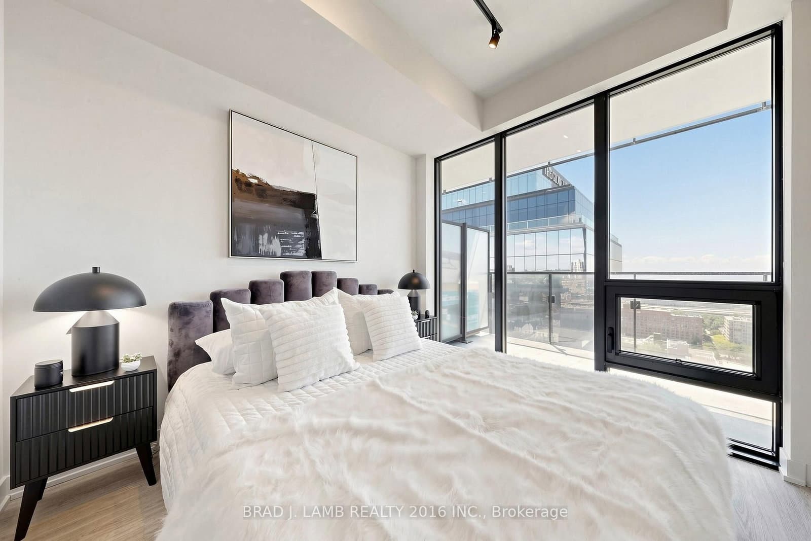 284 King Street E, Unit 2004 thumbnail 20