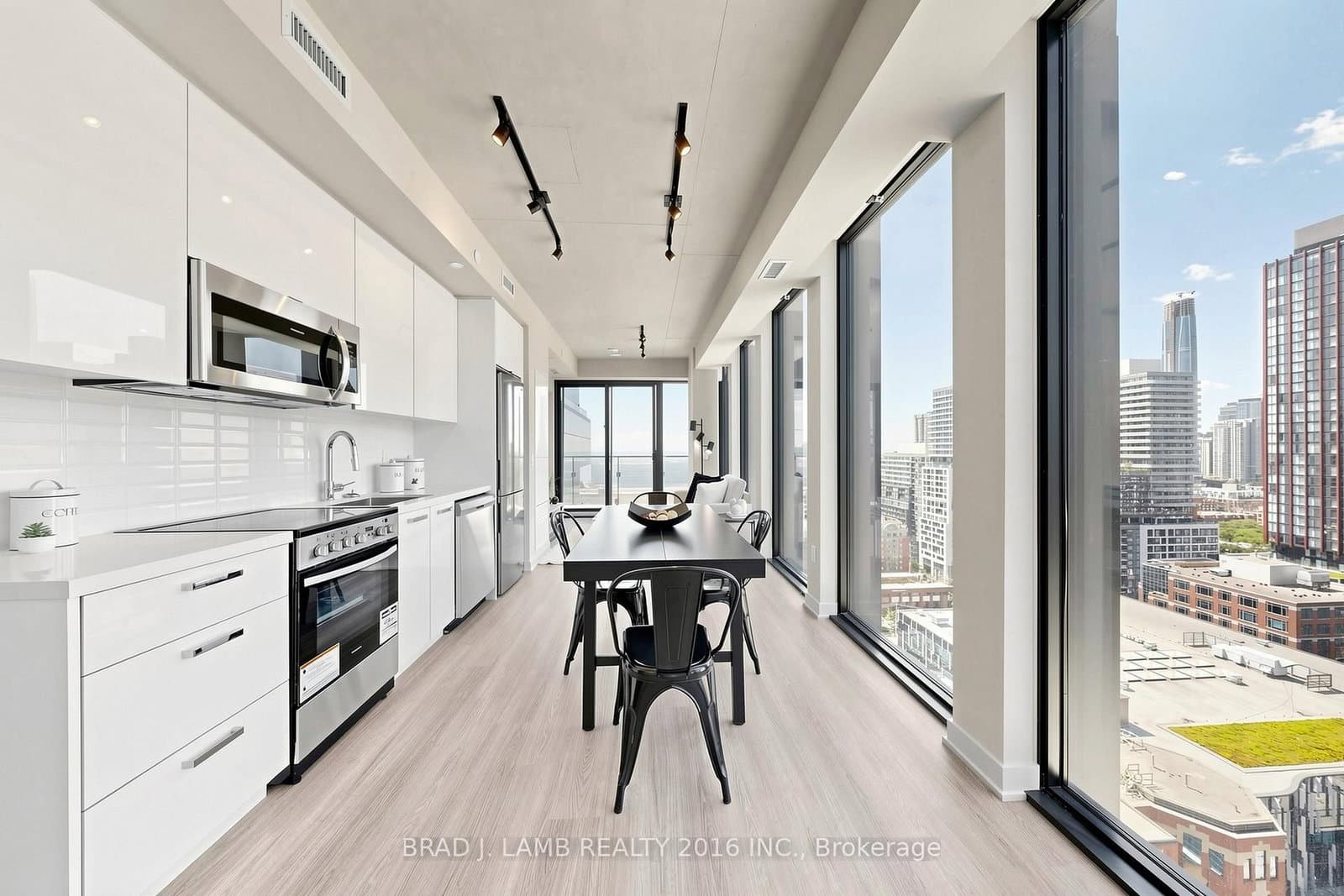 284 King Street E, Unit 2004 thumbnail 8
