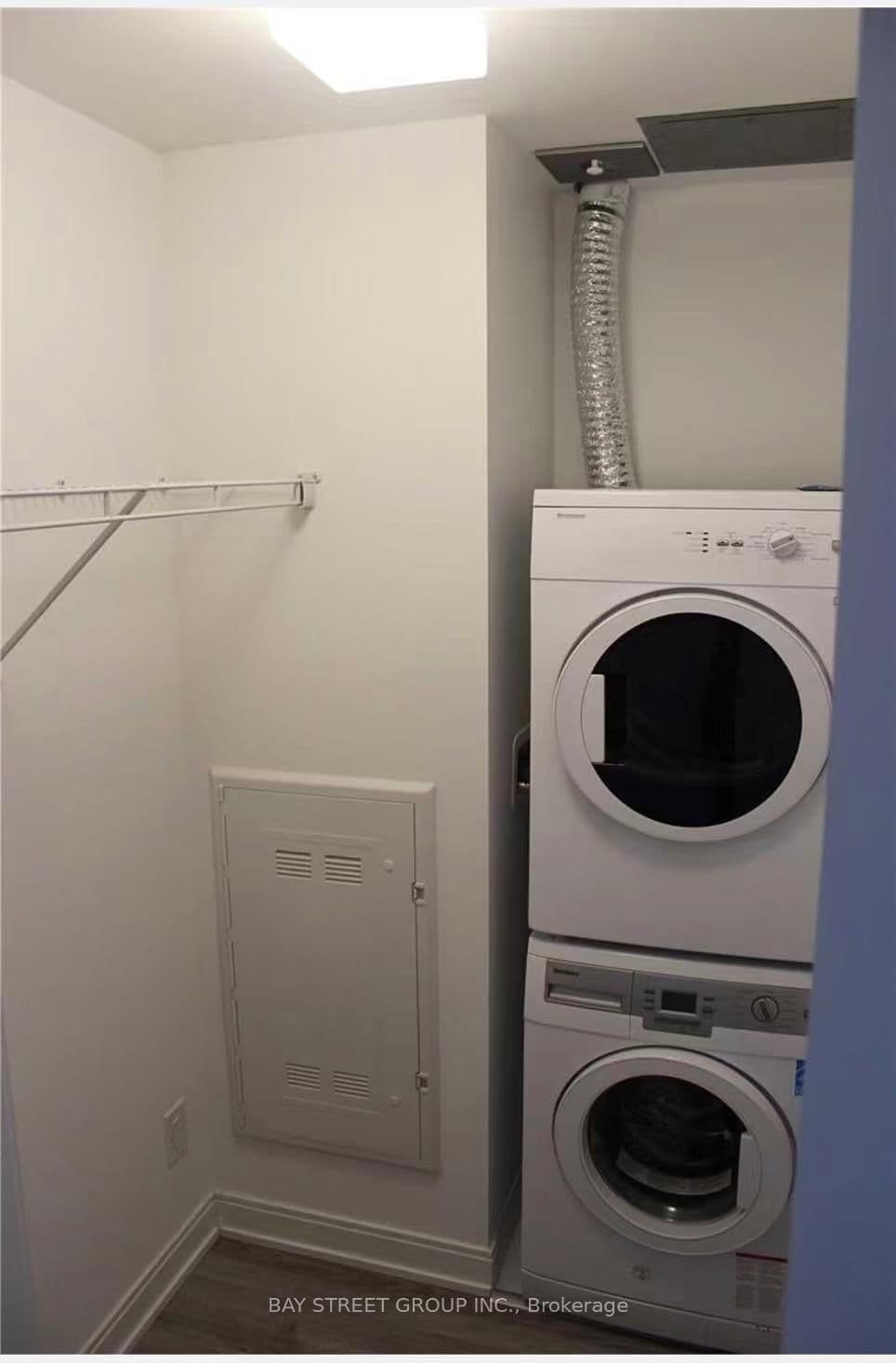 50 Charles Street E, Unit 902 thumbnail 9