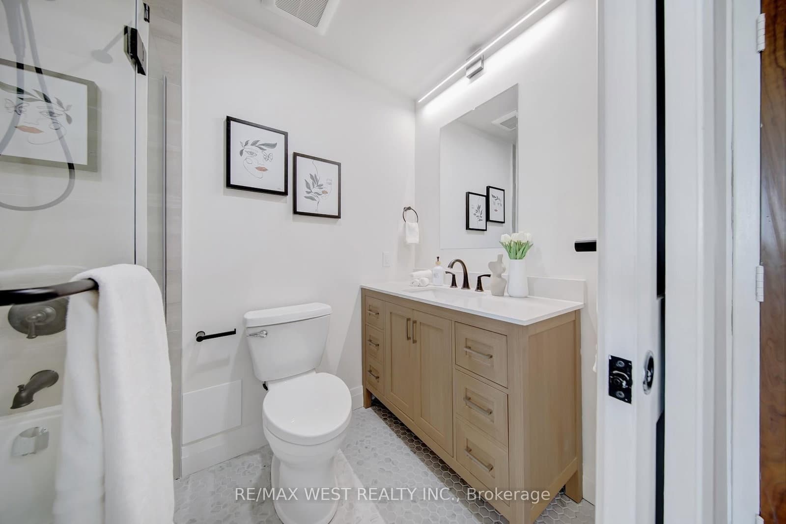 914 Yonge Street, Unit 1202 thumbnail 14