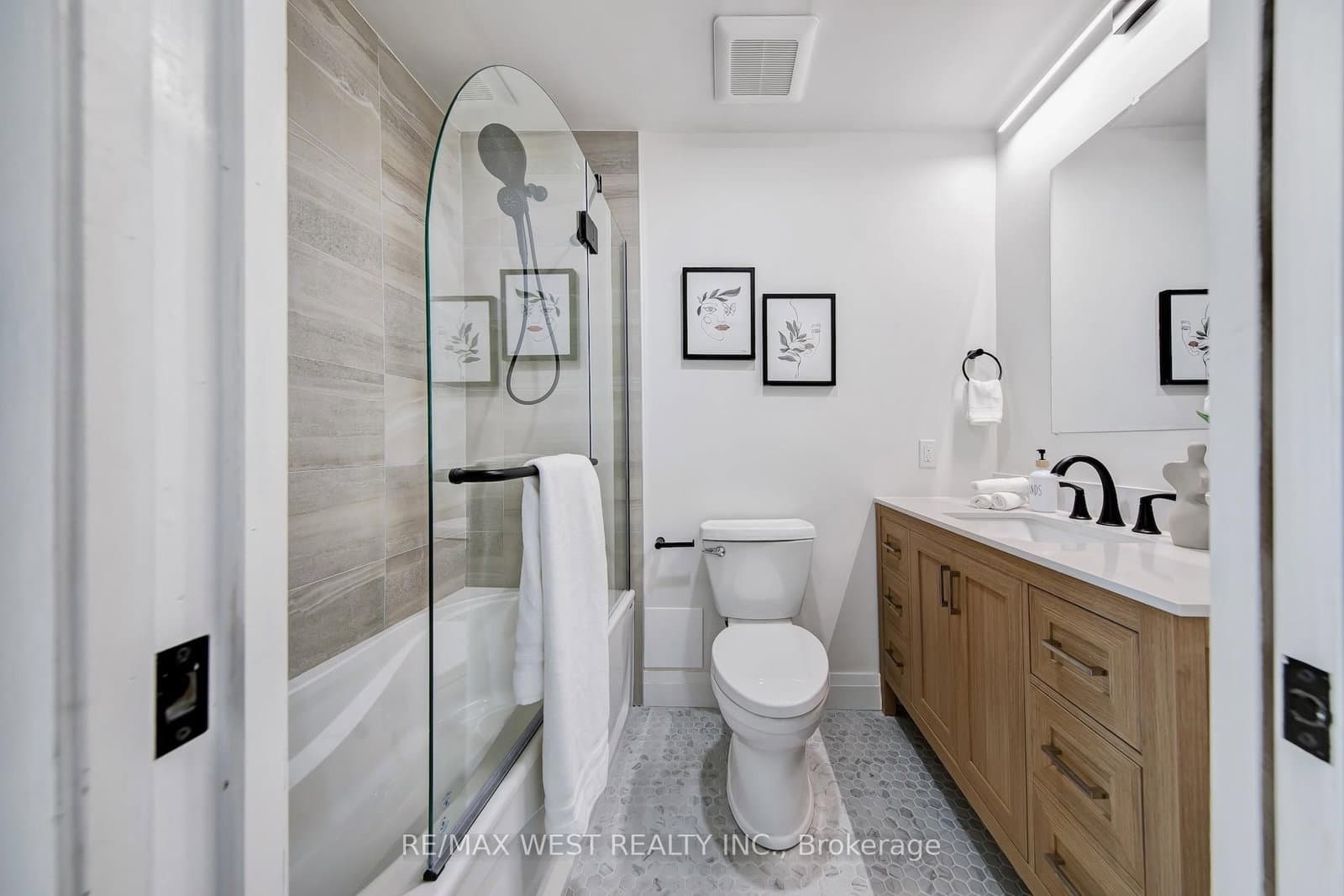914 Yonge Street, Unit 1202 thumbnail 15