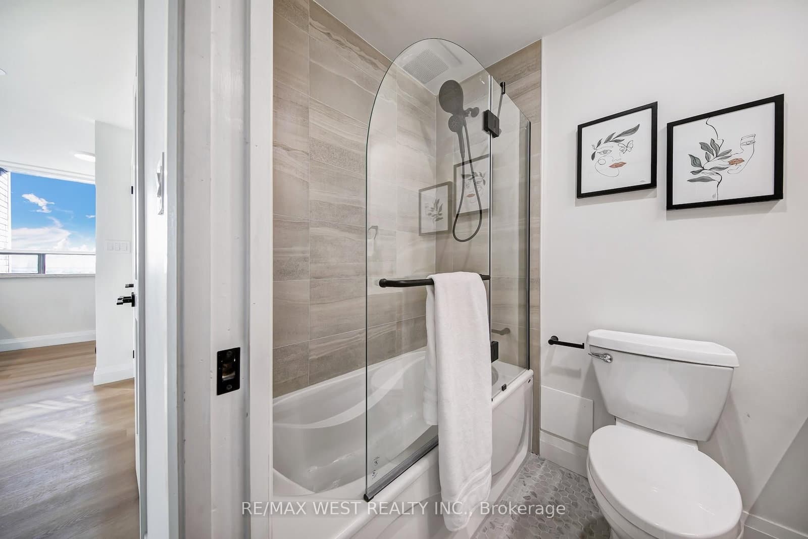 914 Yonge Street, Unit 1202 thumbnail 16