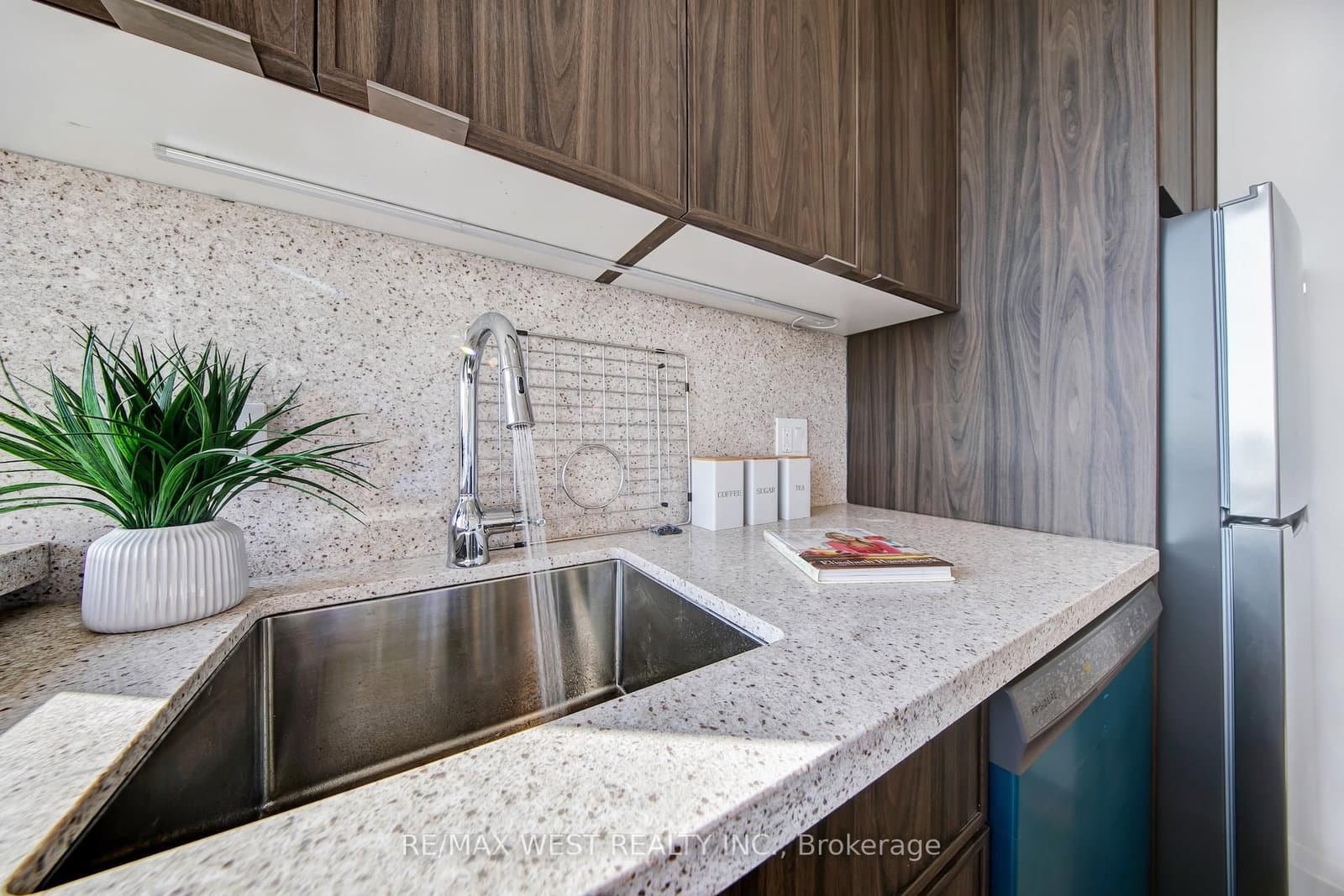 914 Yonge Street, Unit 1202 thumbnail 4