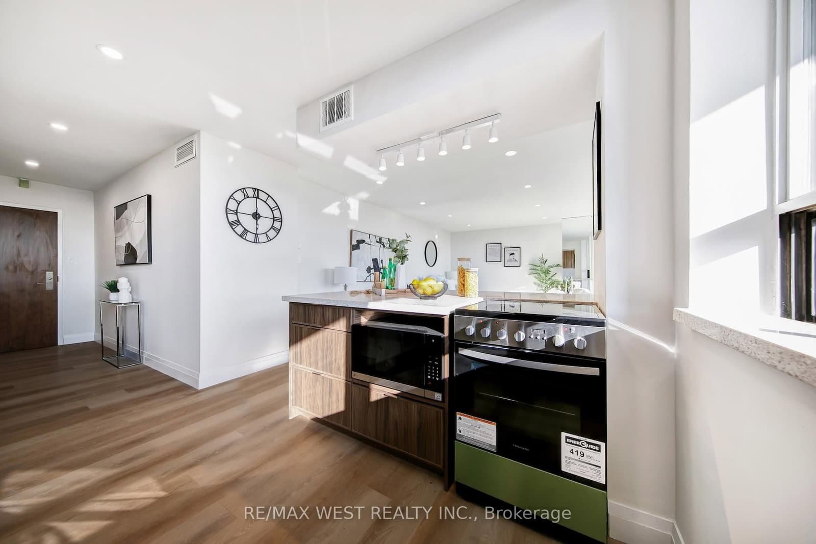 914 Yonge Street, Unit 1202 thumbnail 6