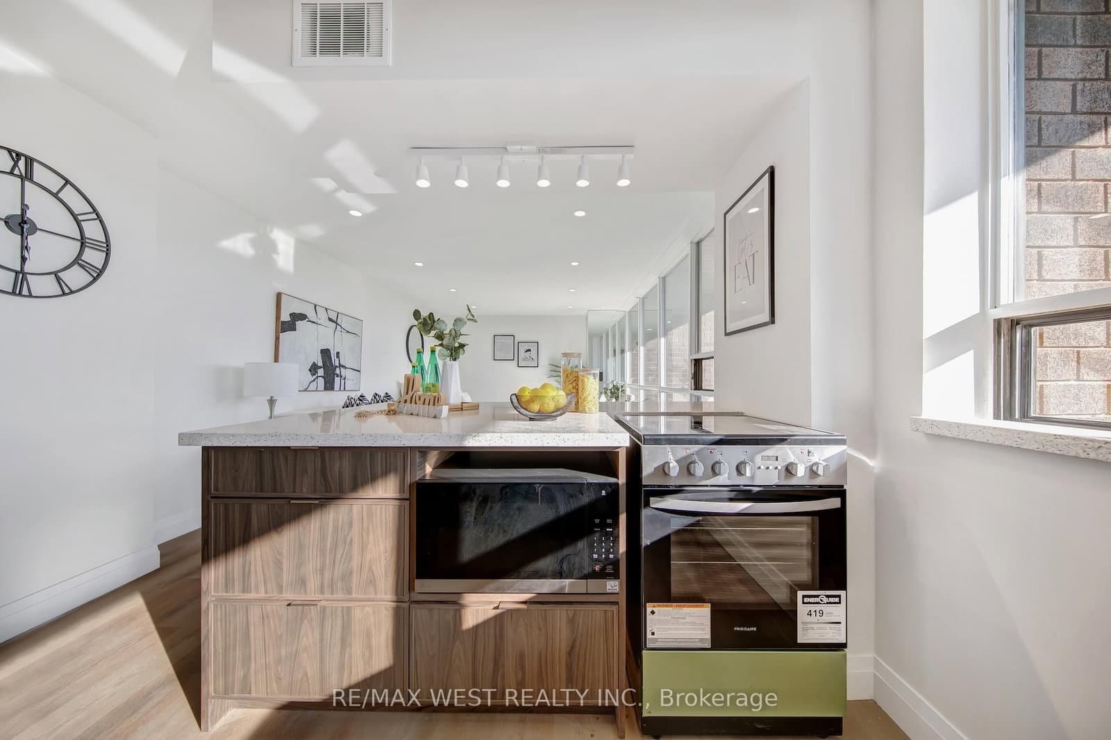 914 Yonge Street, Unit 1202 thumbnail 7