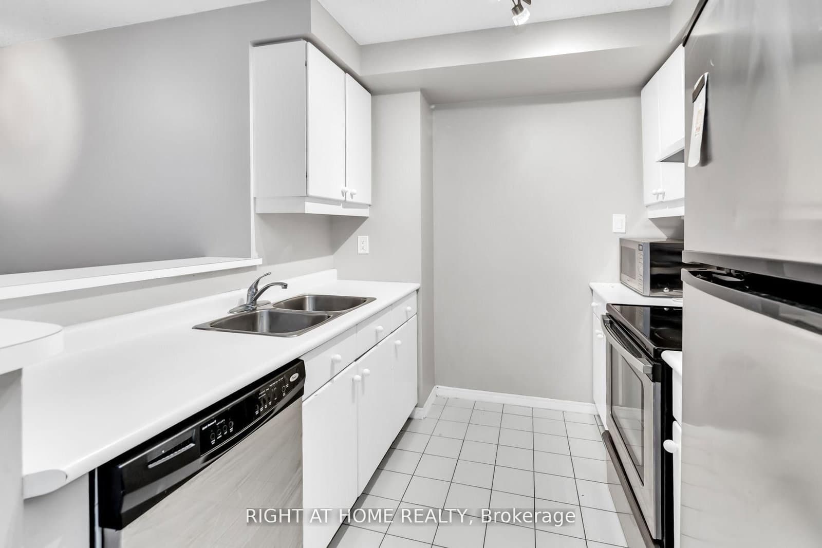 10 Yonge Street, Unit 1706 thumbnail 10