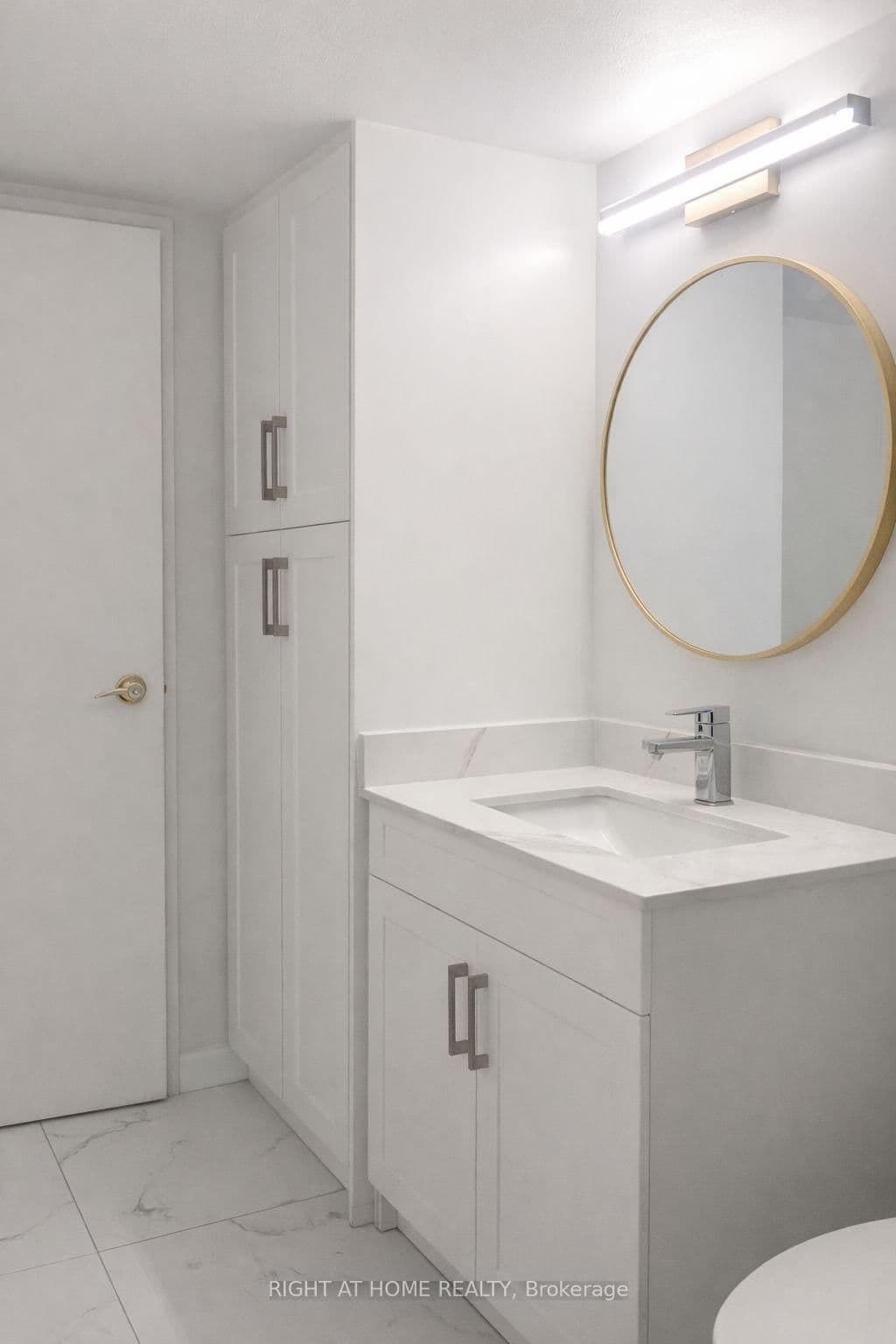 10 Yonge Street, Unit 1706 thumbnail 13