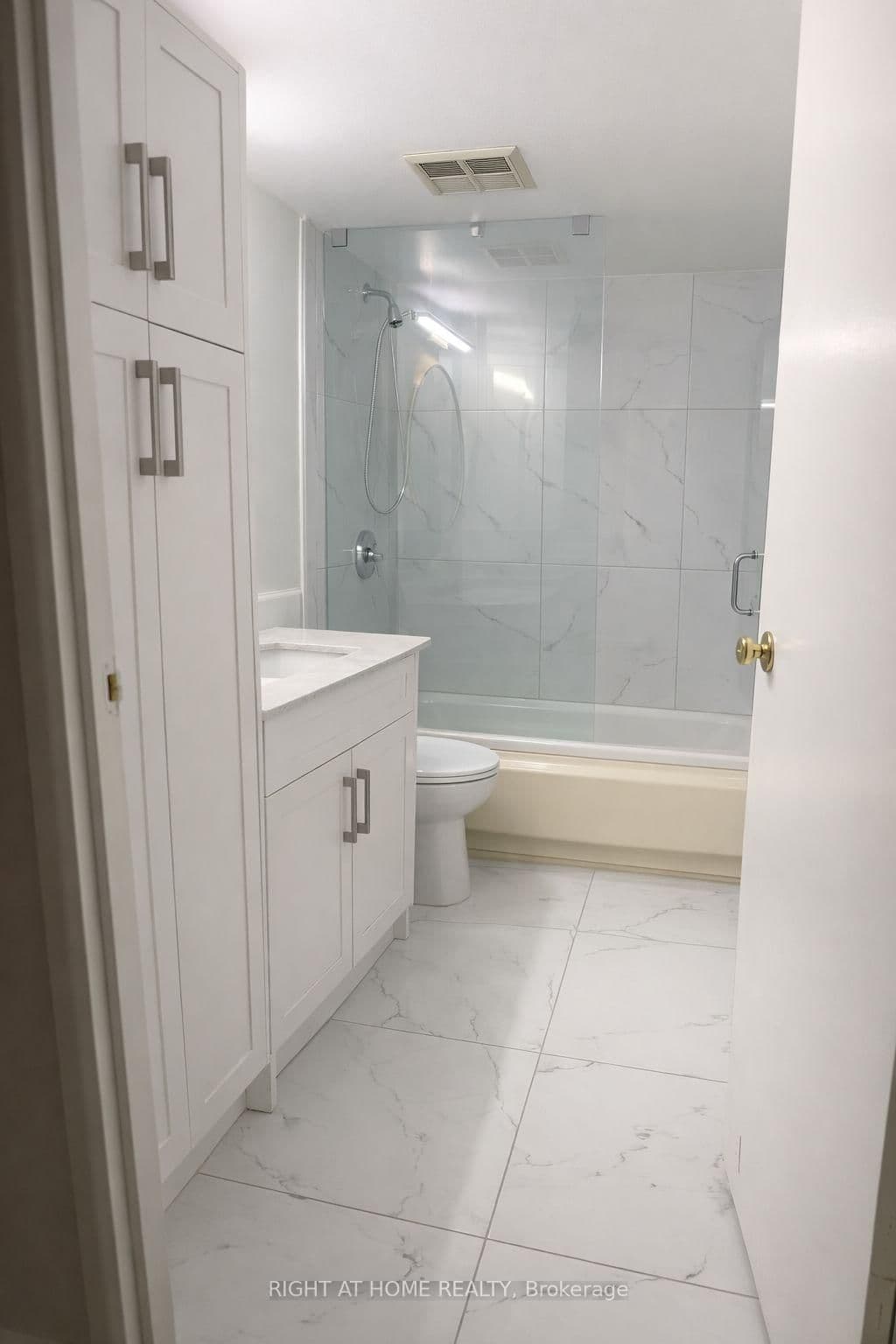 10 Yonge Street, Unit 1706 thumbnail 14