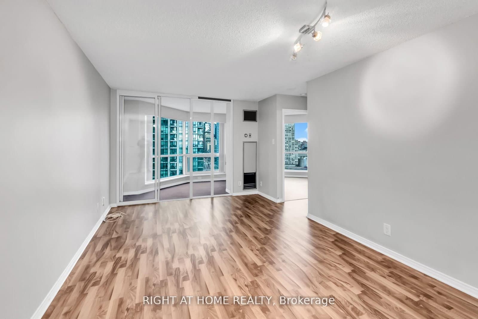 10 Yonge Street, Unit 1706 thumbnail 15