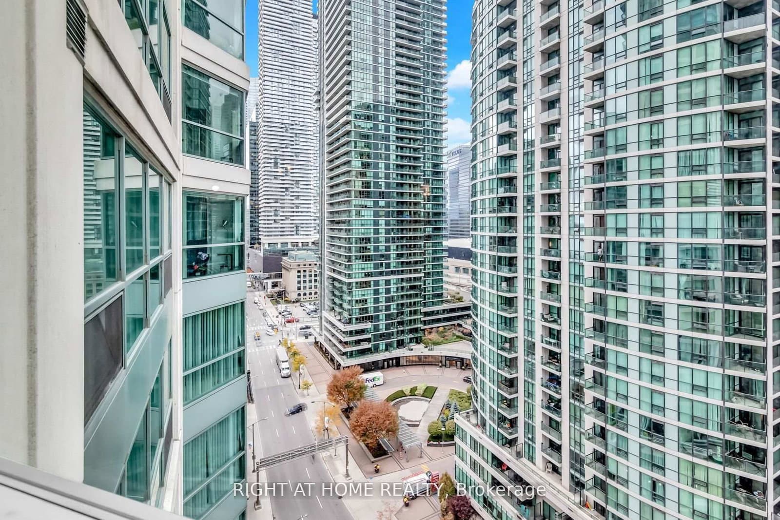 10 Yonge Street, Unit 1706 thumbnail 19
