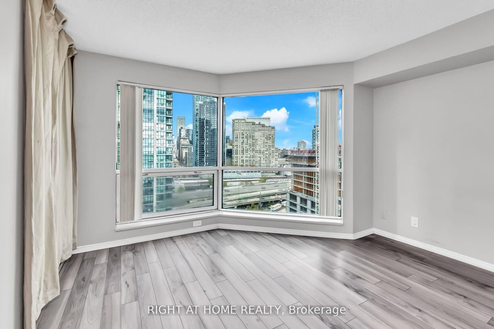 10 Yonge Street, Unit 1706 thumbnail 20