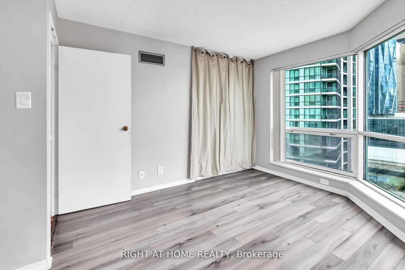 10 Yonge Street, Unit 1706 thumbnail 21