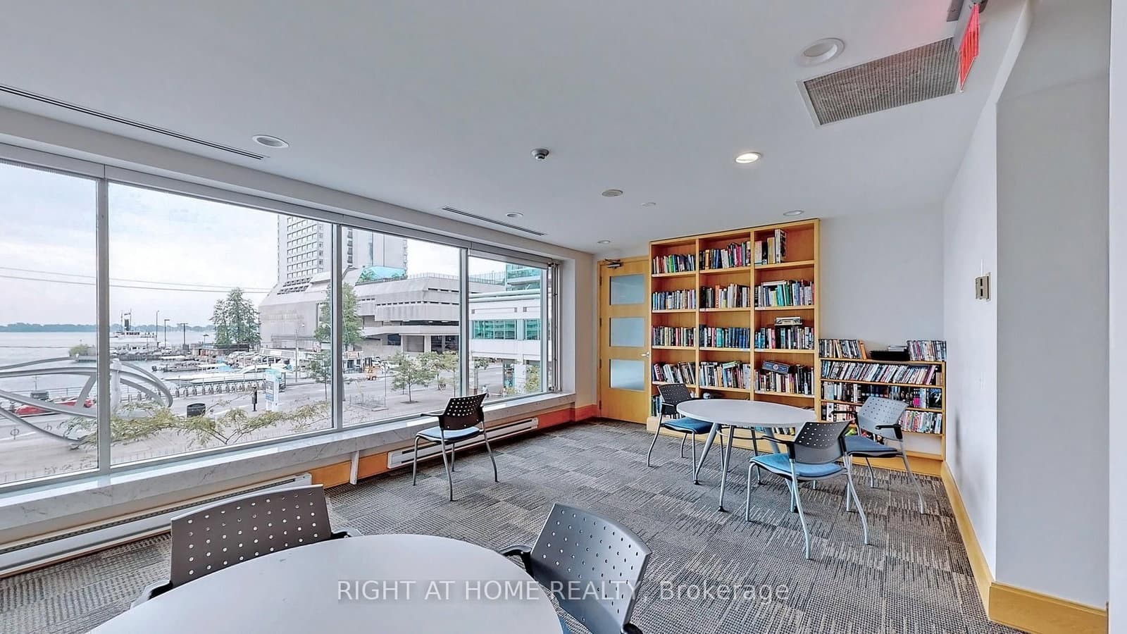 10 Yonge Street, Unit 1706 thumbnail 29
