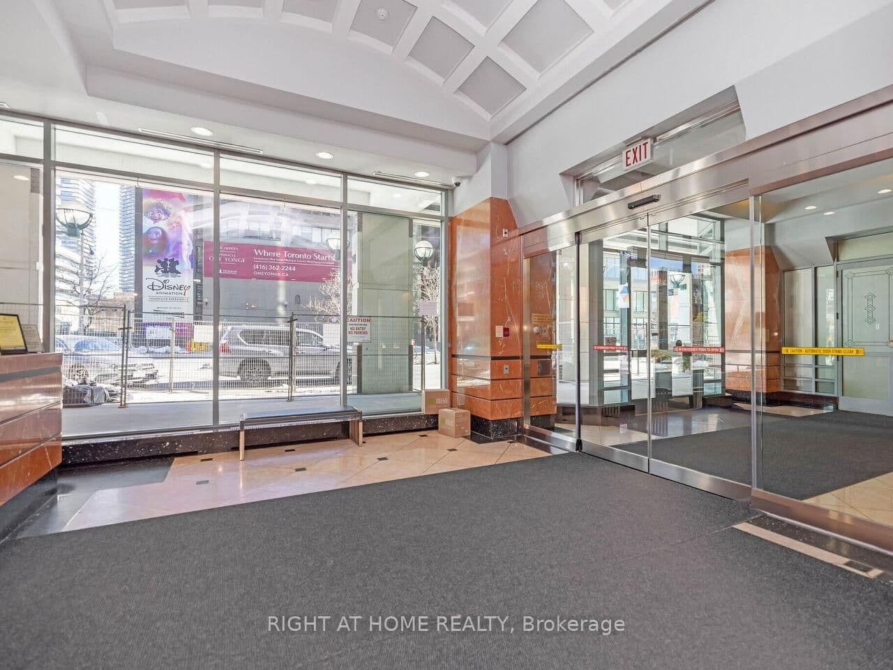 10 Yonge Street, Unit 1706 thumbnail 3