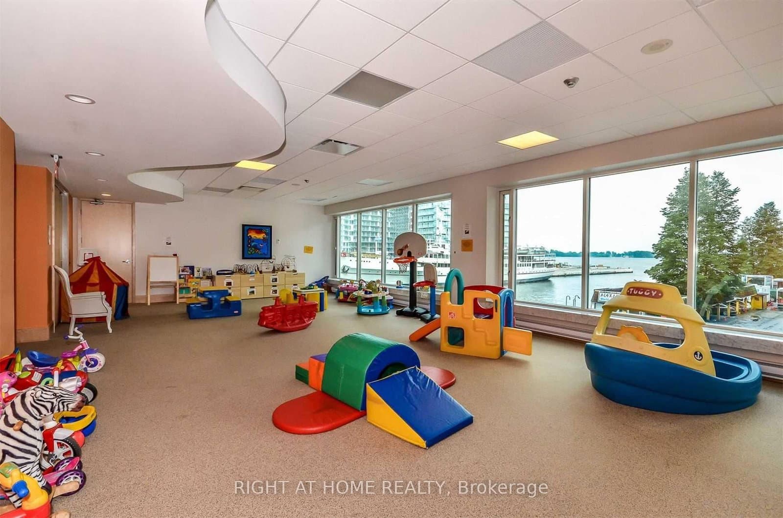 10 Yonge Street, Unit 1706 thumbnail 38