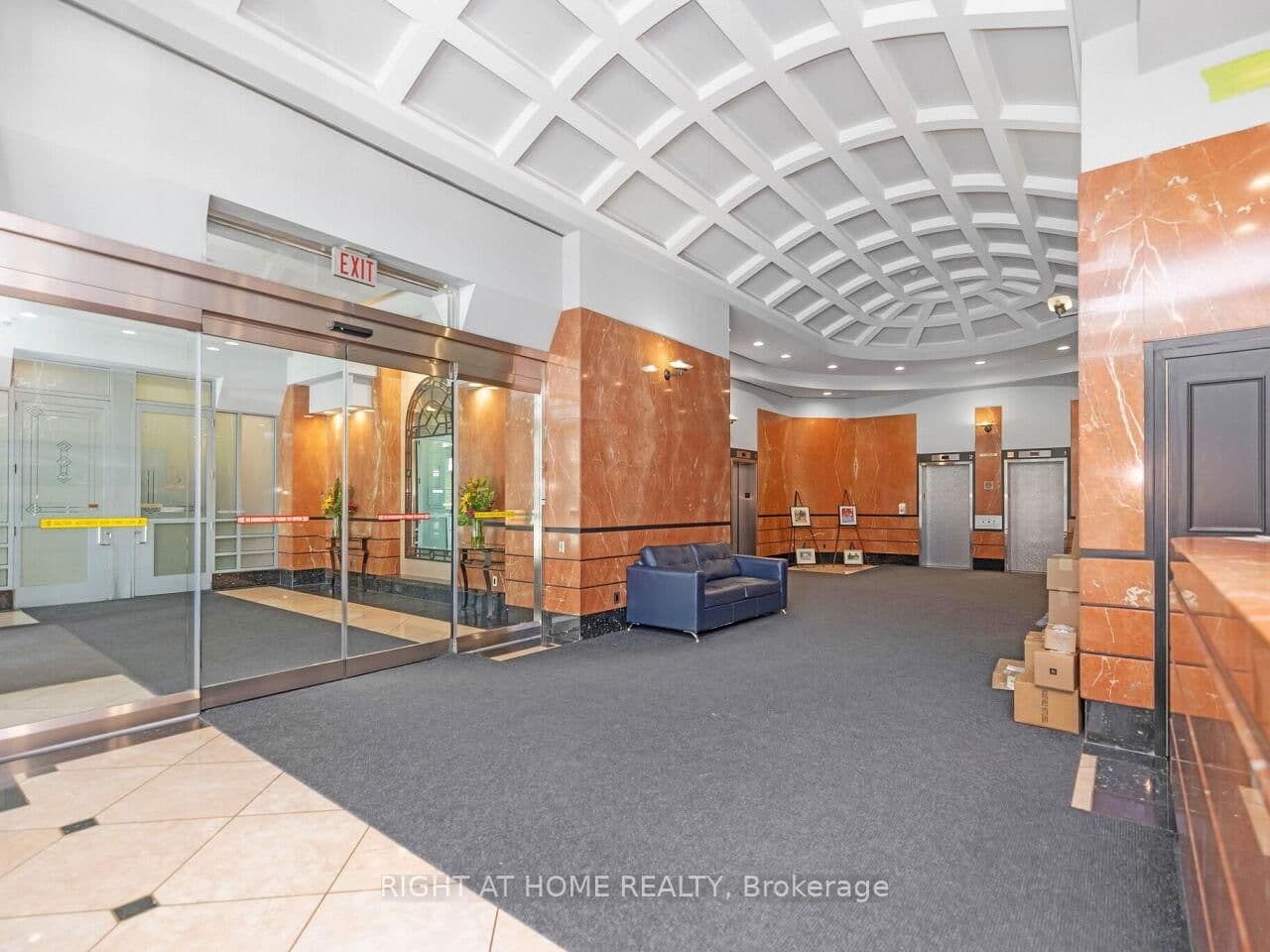 10 Yonge Street, Unit 1706 thumbnail 4