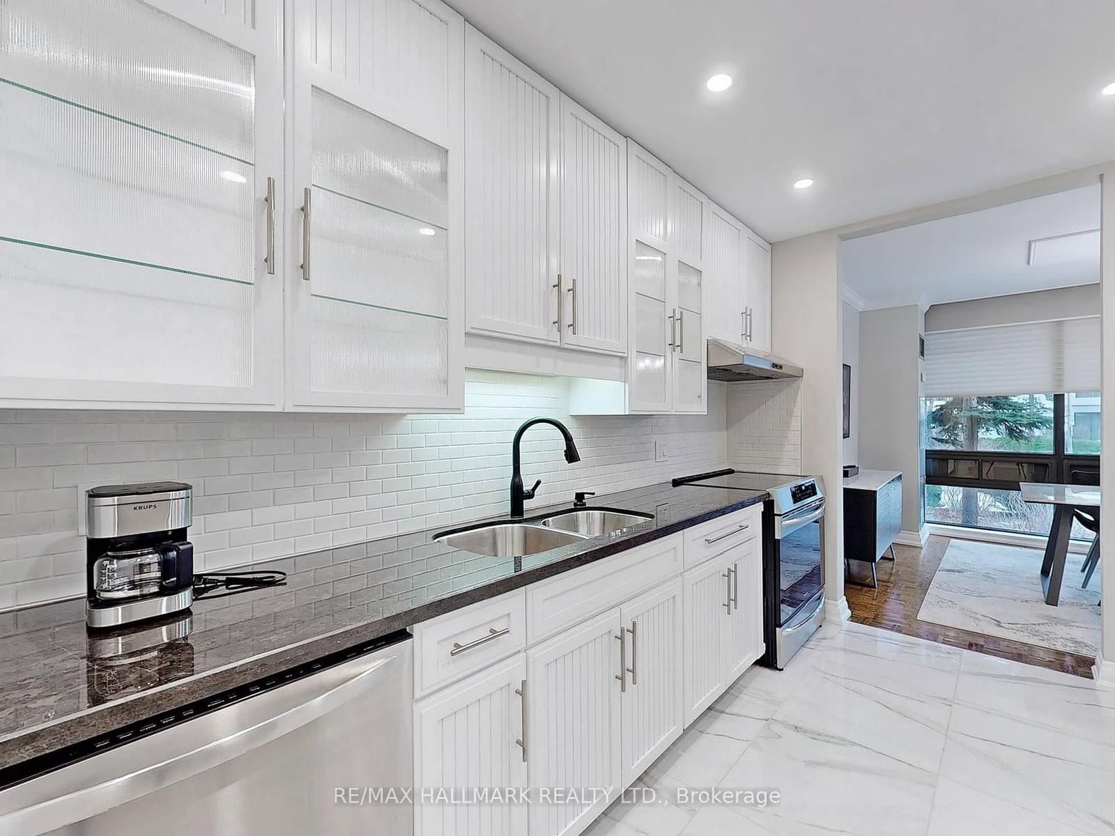 619 Avenue Road, Unit 201 thumbnail 23
