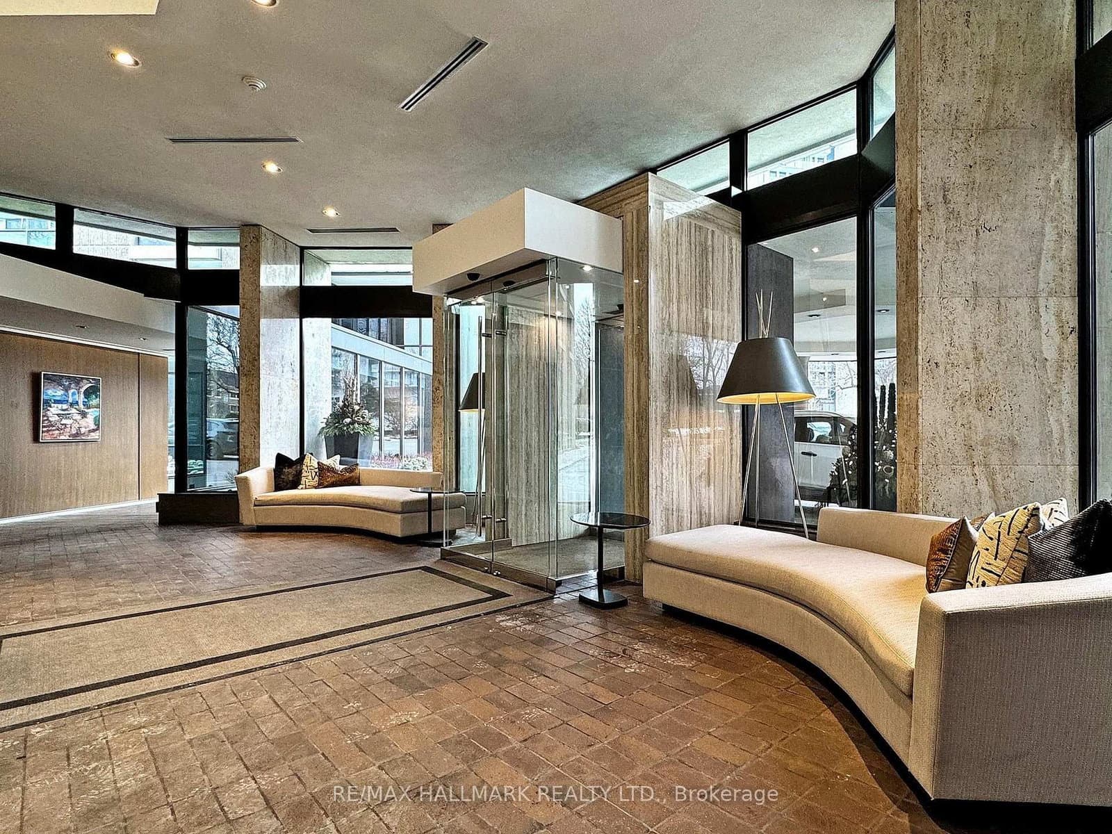 619 Avenue Road, Unit 201 thumbnail 4