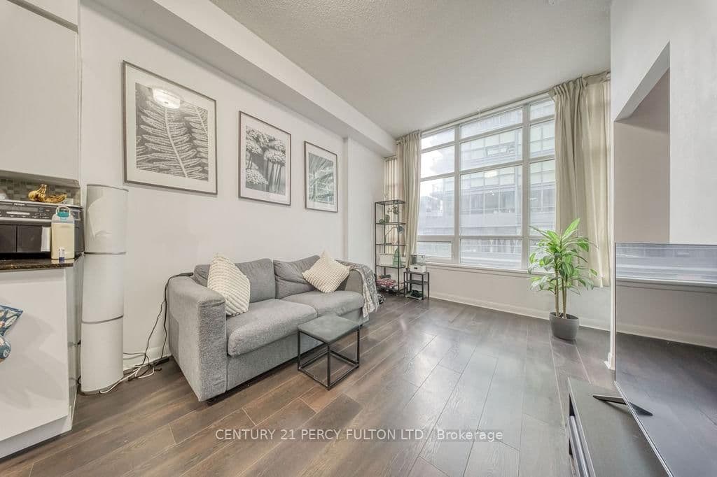 15 Bruyeres Mews, Unit 710 thumbnail 11