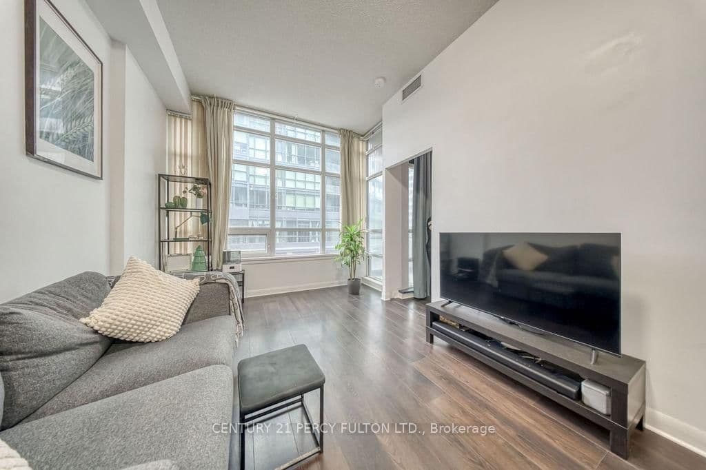 15 Bruyeres Mews, Unit 710 thumbnail 12