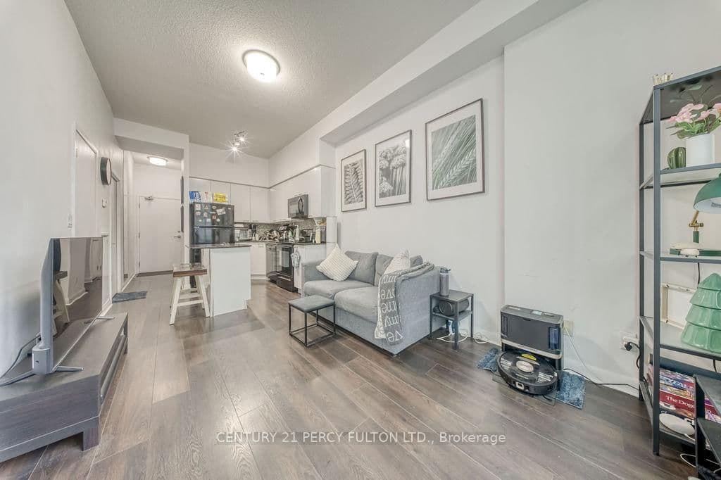 15 Bruyeres Mews, Unit 710 thumbnail 13