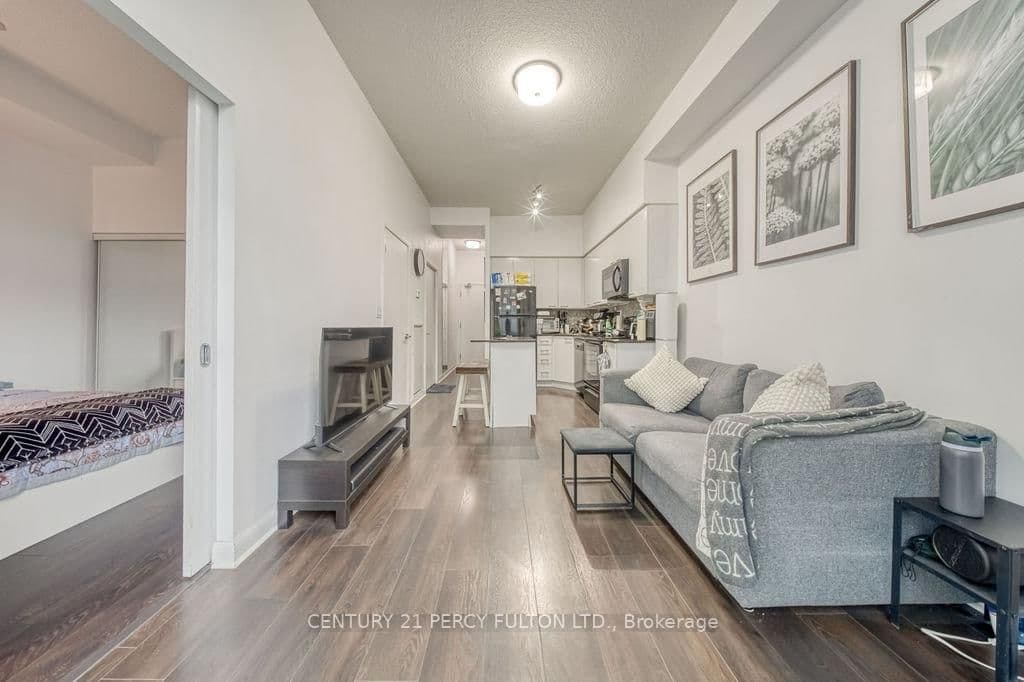 15 Bruyeres Mews, Unit 710 thumbnail 15