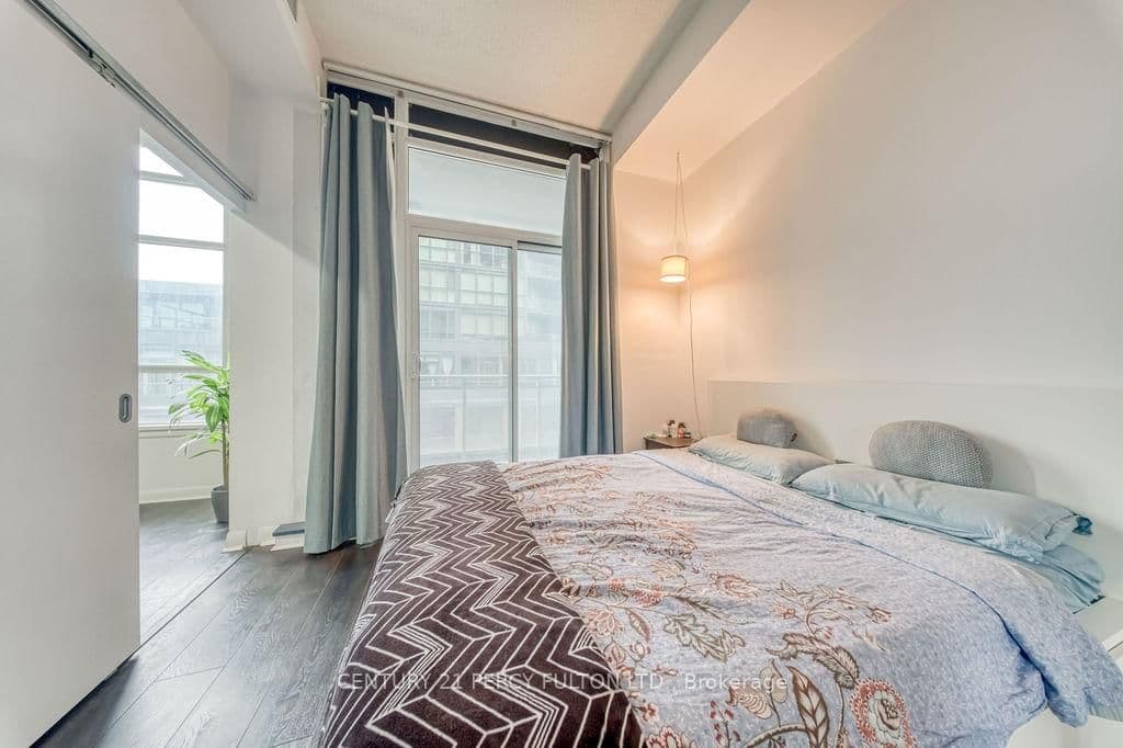 15 Bruyeres Mews, Unit 710 thumbnail 18