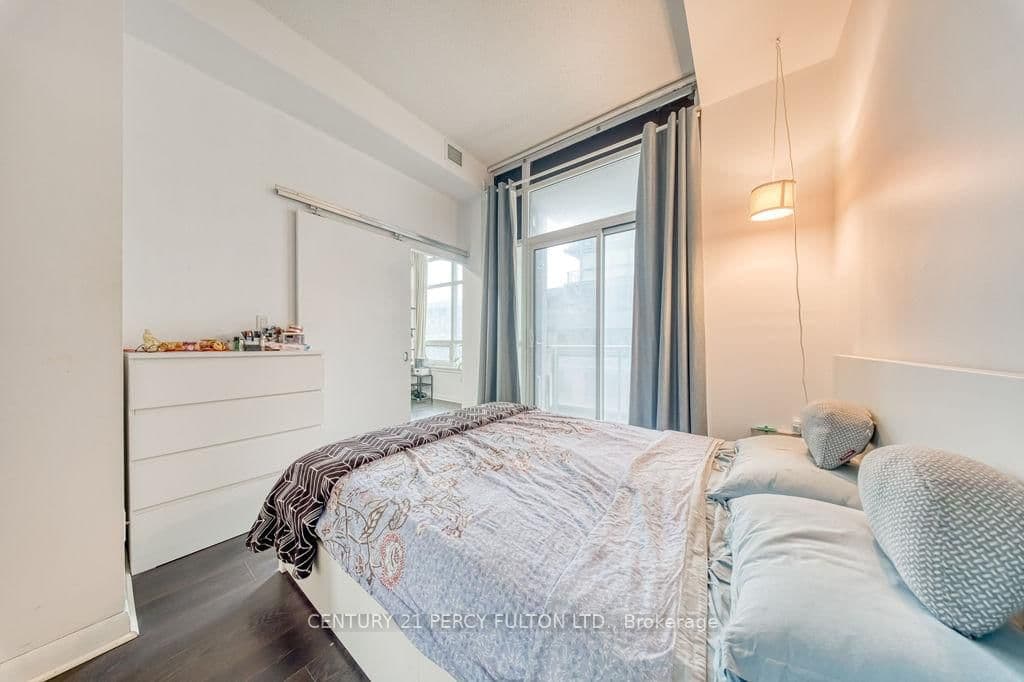 15 Bruyeres Mews, Unit 710 thumbnail 19