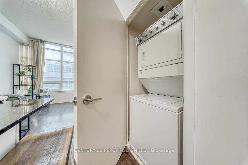 15 Bruyeres Mews, Unit 710 thumbnail 20