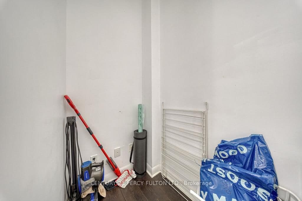 15 Bruyeres Mews, Unit 710 thumbnail 23