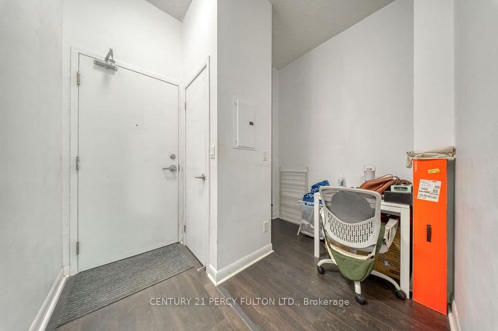 15 Bruyeres Mews, Unit 710 thumbnail 5