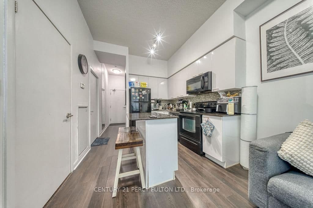 15 Bruyeres Mews, Unit 710 thumbnail 7