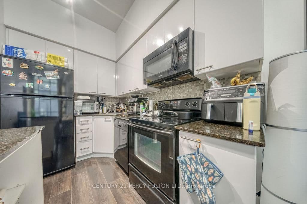 15 Bruyeres Mews, Unit 710 thumbnail 9
