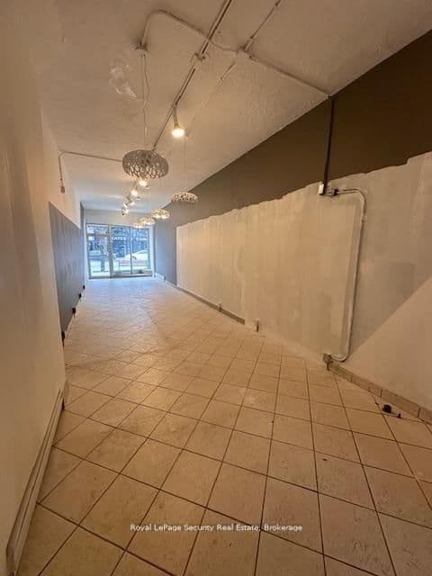 1003 Eglinton Avenue W thumbnail 2